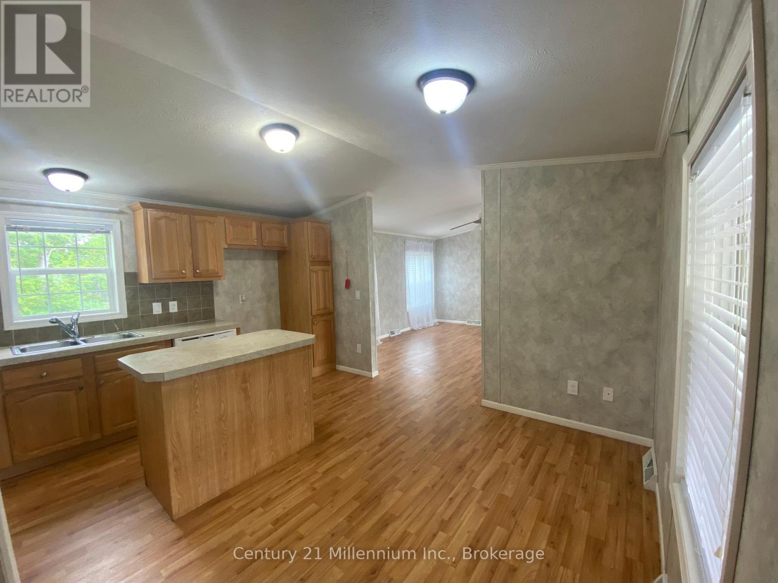 96 Georgian Glen Drive, Wasaga Beach, Ontario  L9Z 1K7 - Photo 13 - S12237586