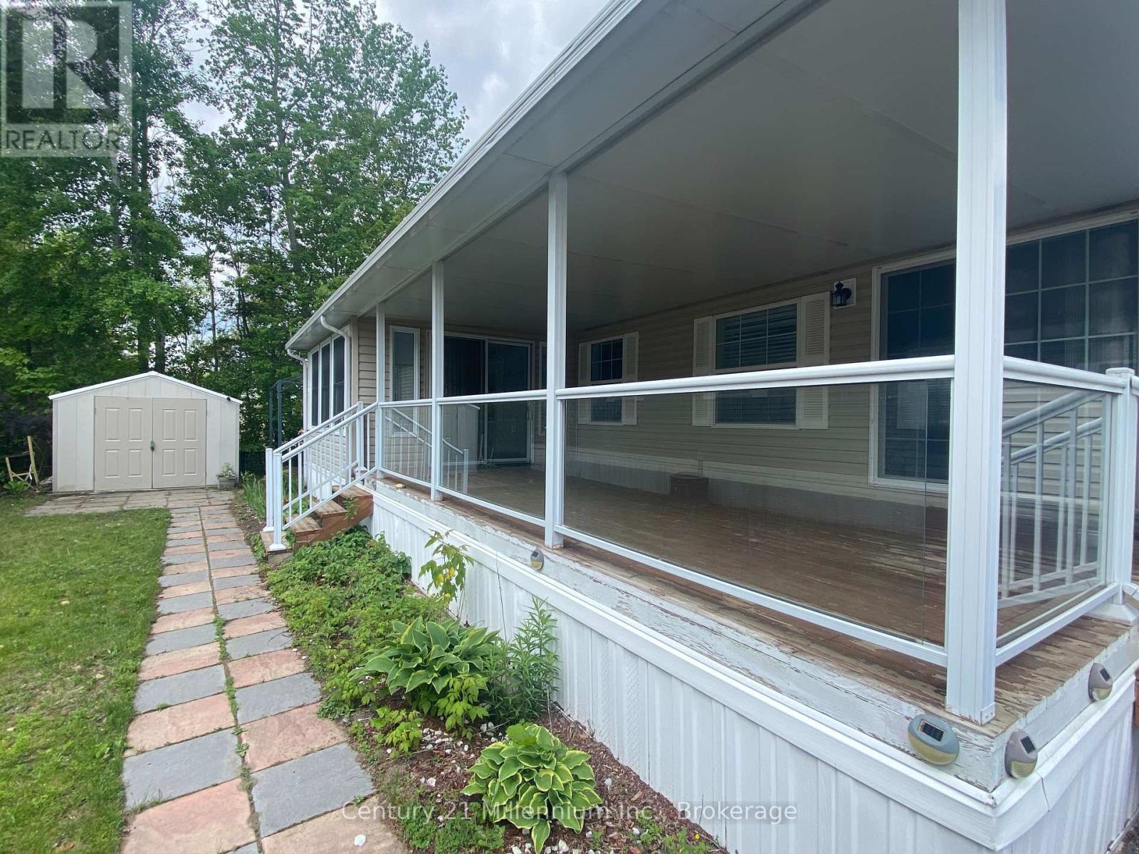 96 Georgian Glen Drive, Wasaga Beach, Ontario  L9Z 1K7 - Photo 3 - S12237586
