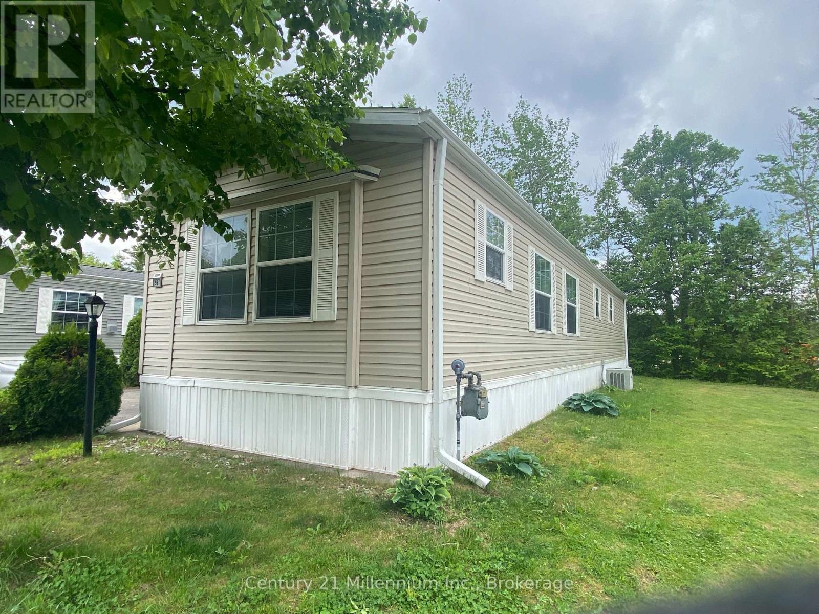 96 Georgian Glen Drive, Wasaga Beach, Ontario  L9Z 1K7 - Photo 6 - S12237586