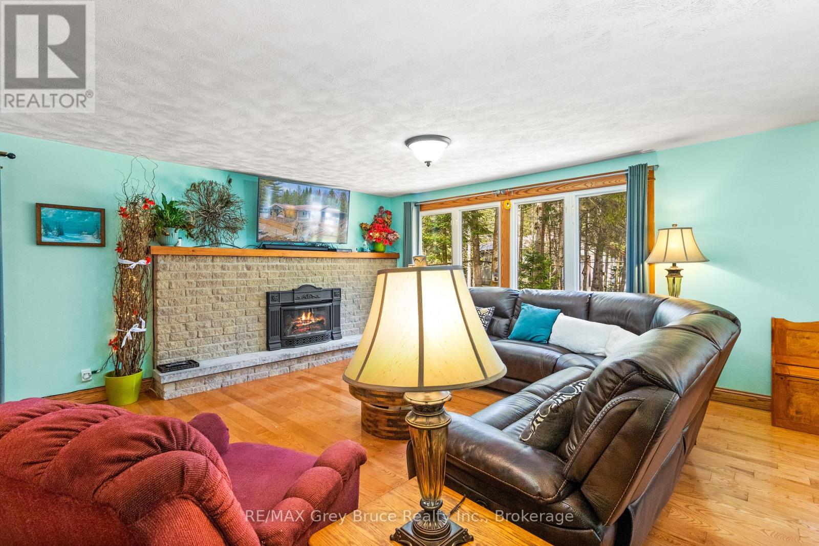 33 Woodstock Avenue, Northern Bruce Peninsula, Ontario  N0H 2M0 - Photo 11 - X12241443