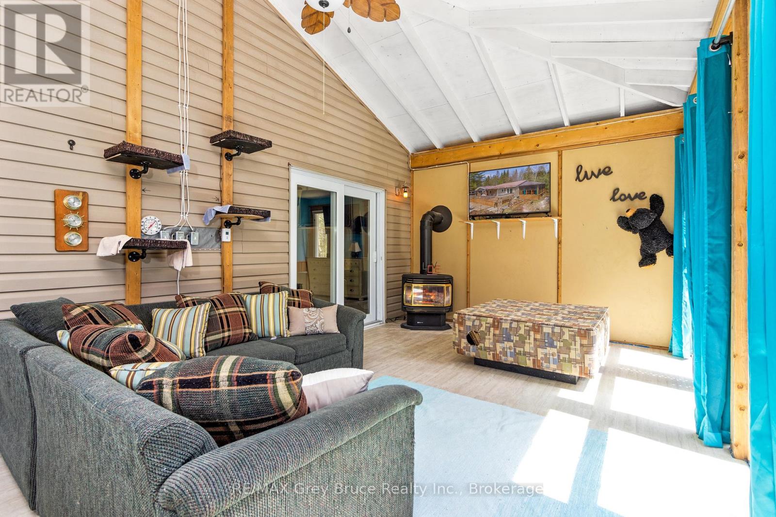 33 Woodstock Avenue, Northern Bruce Peninsula, Ontario  N0H 2M0 - Photo 17 - X12241443