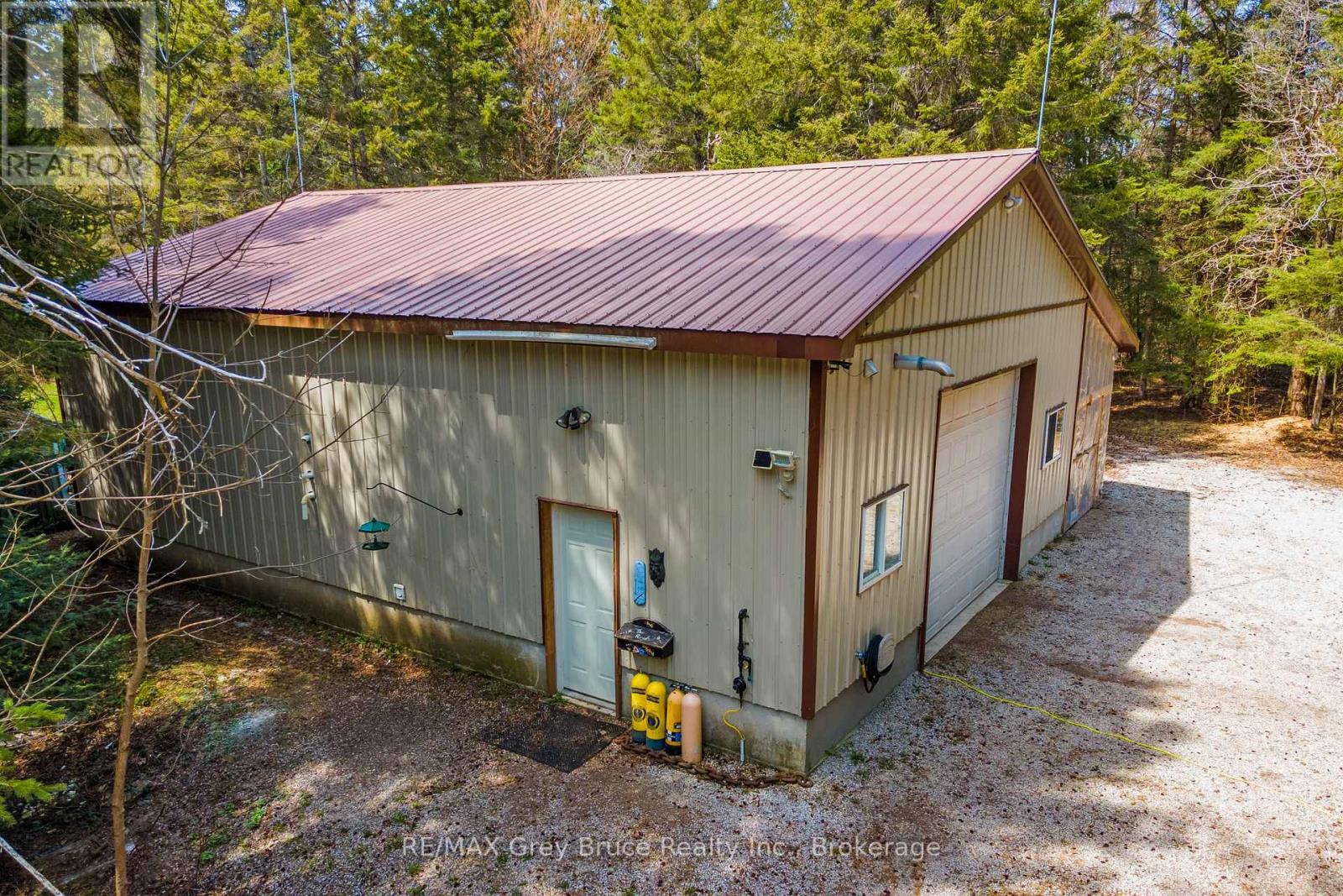 33 Woodstock Avenue, Northern Bruce Peninsula, Ontario  N0H 2M0 - Photo 2 - X12241443