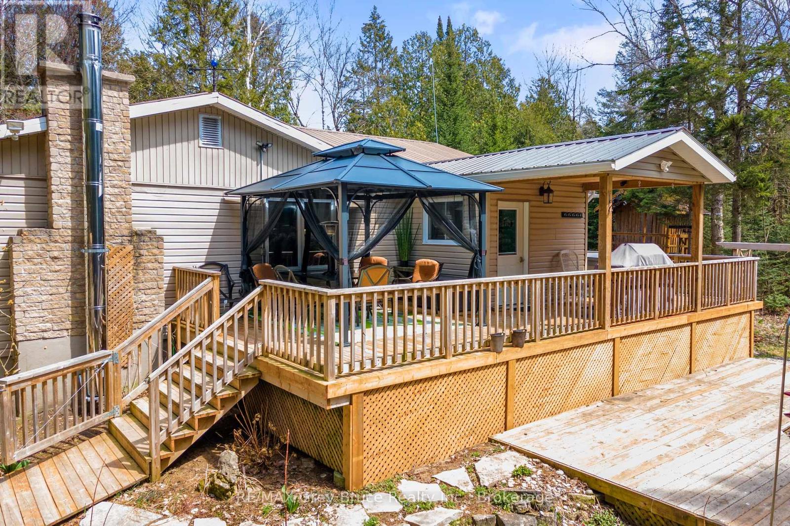 33 Woodstock Avenue, Northern Bruce Peninsula, Ontario  N0H 2M0 - Photo 33 - X12241443