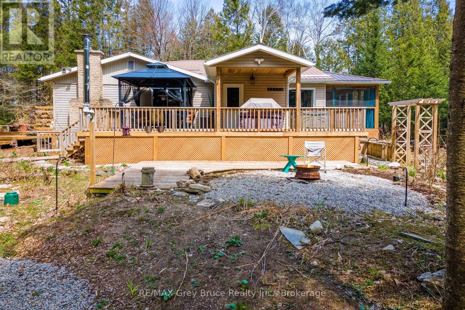 33 Woodstock Avenue, Northern Bruce Peninsula, Ontario  N0H 2M0 - Photo 34 - X12241443