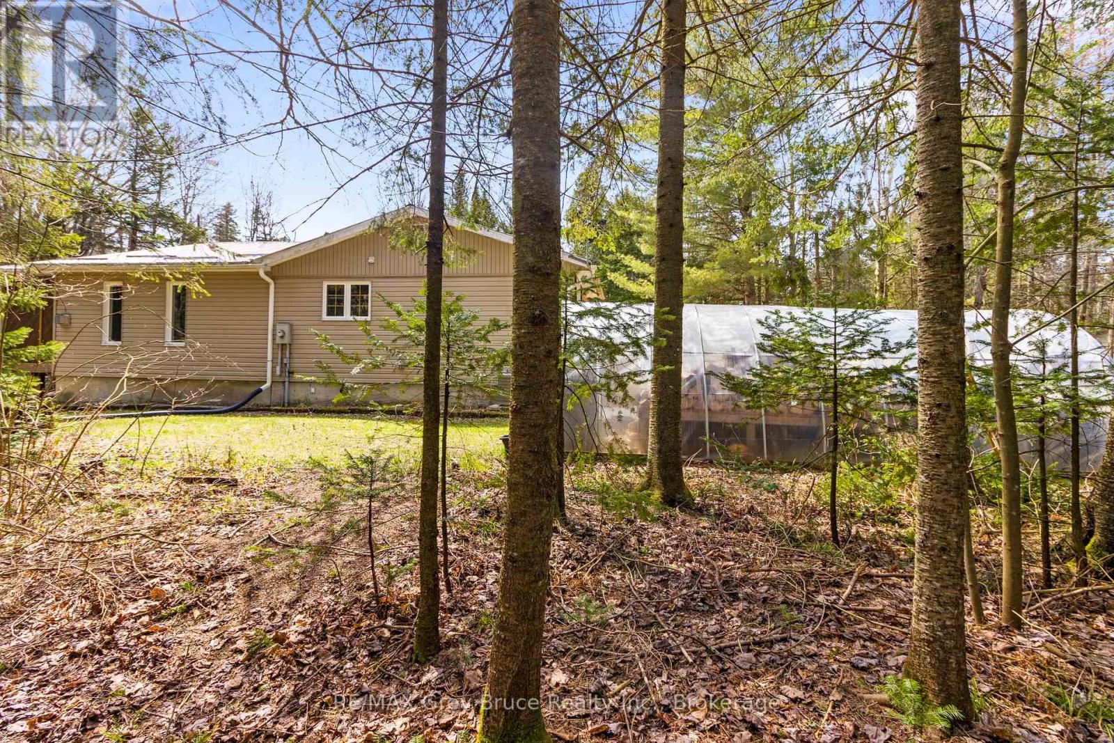 33 Woodstock Avenue, Northern Bruce Peninsula, Ontario  N0H 2M0 - Photo 38 - X12241443