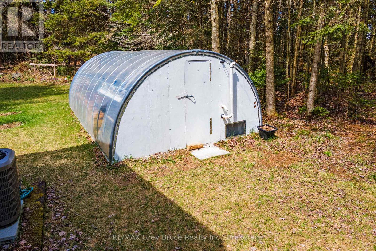33 Woodstock Avenue, Northern Bruce Peninsula, Ontario  N0H 2M0 - Photo 39 - X12241443