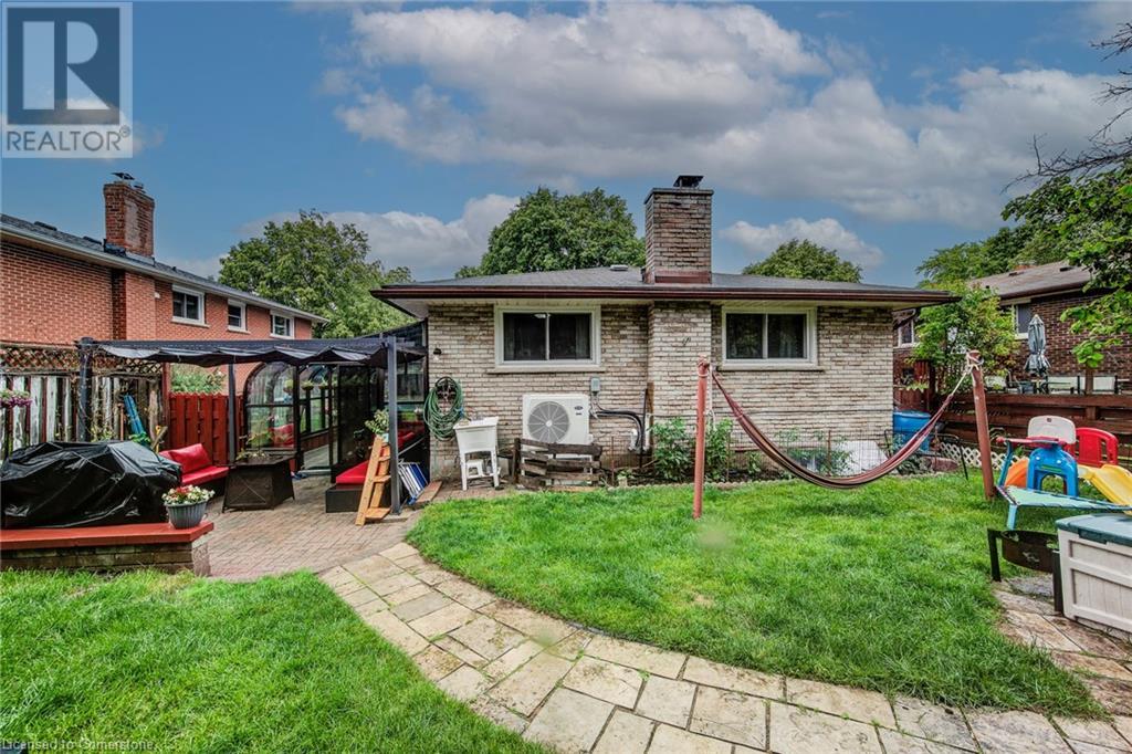 170 Martinglen Crescent, Kitchener, Ontario  N2E 2A2 - Photo 39 - 40740978