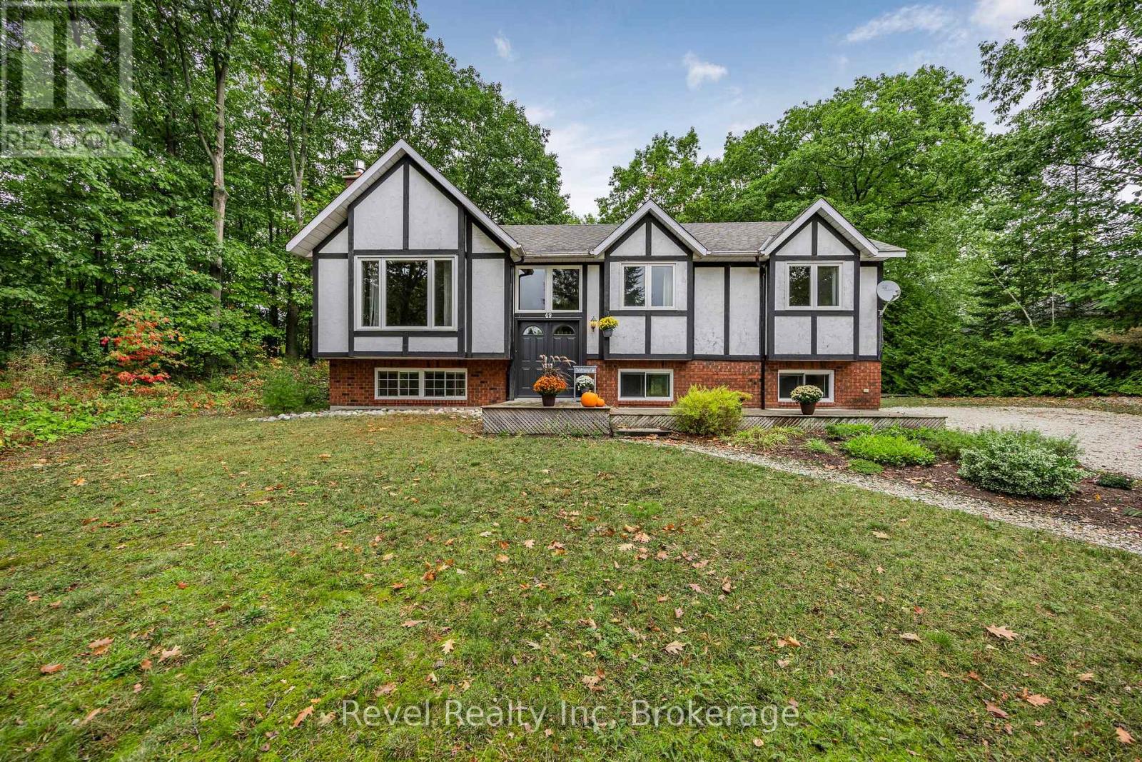49 Birchwood Trail, Wasaga Beach, Ontario  L9Z 1B1 - Photo 1 - S12241912
