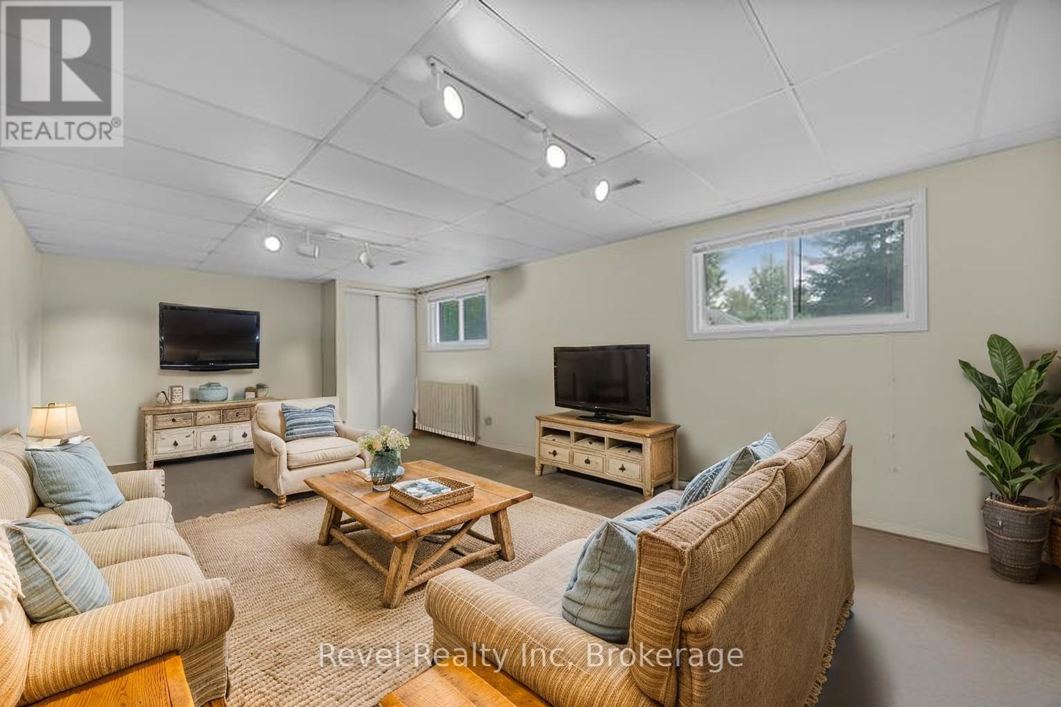 49 Birchwood Trail, Wasaga Beach, Ontario  L9Z 1B1 - Photo 10 - S12241912