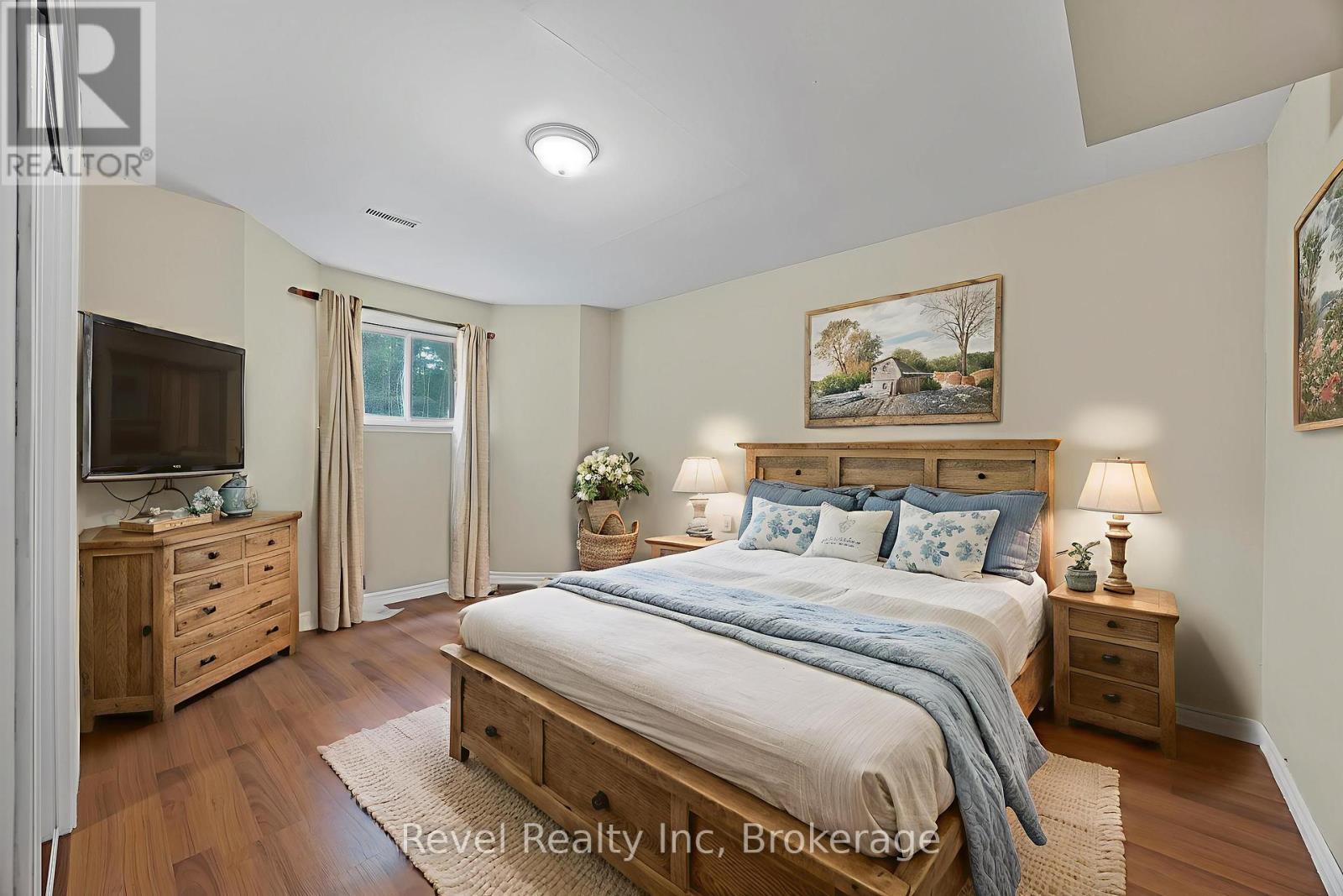 49 Birchwood Trail, Wasaga Beach, Ontario  L9Z 1B1 - Photo 11 - S12241912
