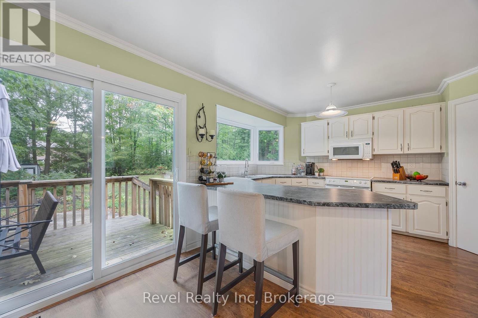 49 Birchwood Trail, Wasaga Beach, Ontario  L9Z 1B1 - Photo 4 - S12241912