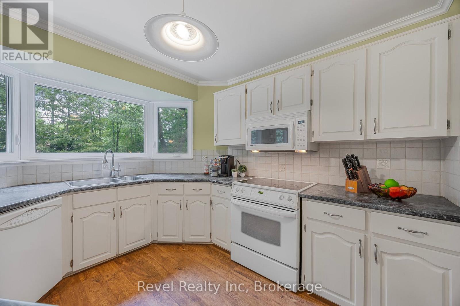49 Birchwood Trail, Wasaga Beach, Ontario  L9Z 1B1 - Photo 5 - S12241912