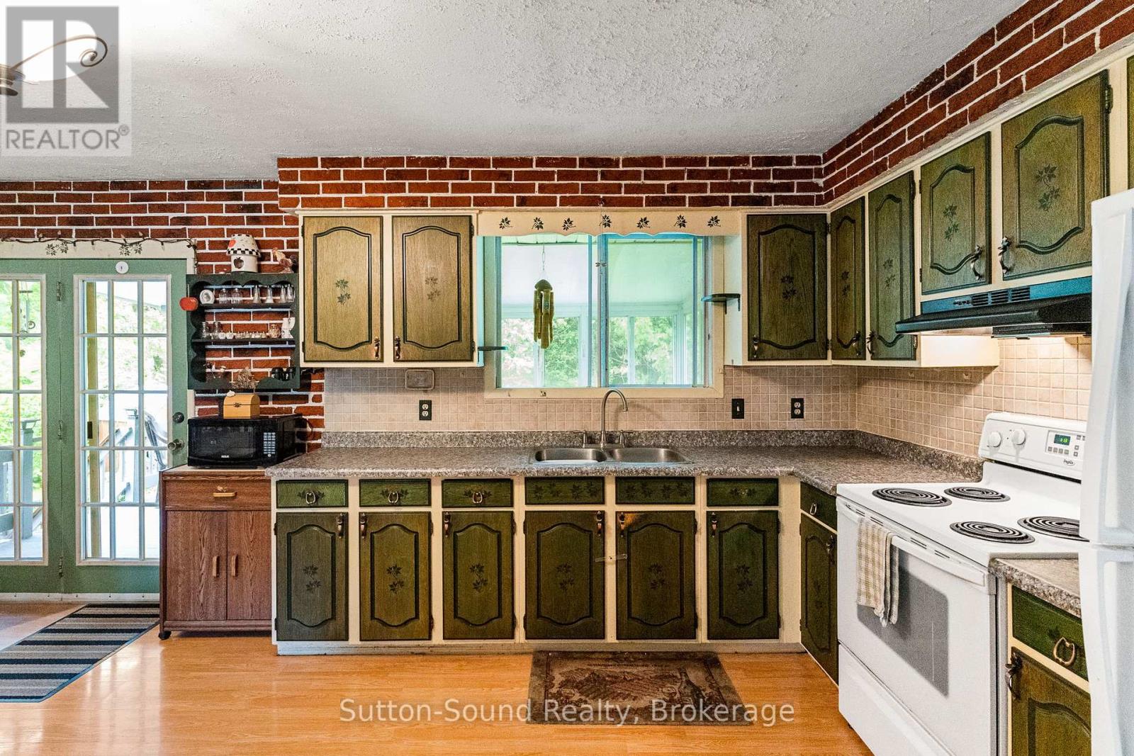17 Front Street, South Bruce Peninsula, Ontario  N0H 1P0 - Photo 12 - X12241890