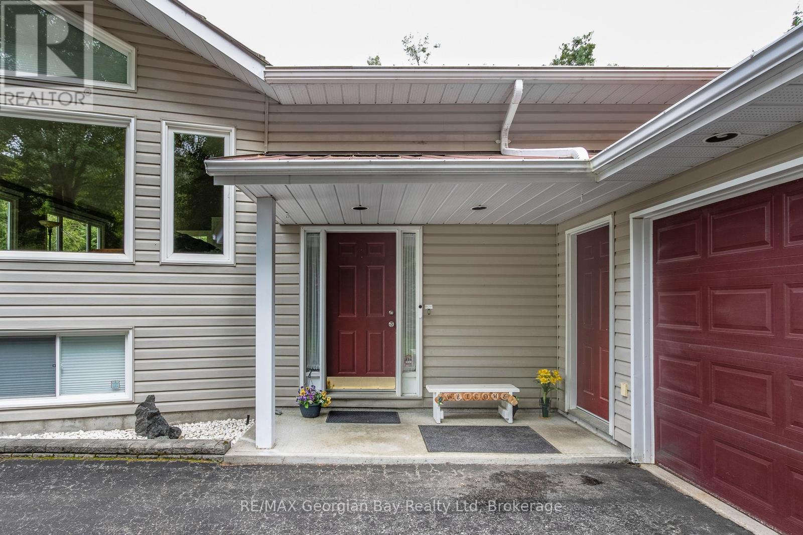 166 Albin Road, Tay, Ontario  L0K 2C0 - Photo 2 - S12241967