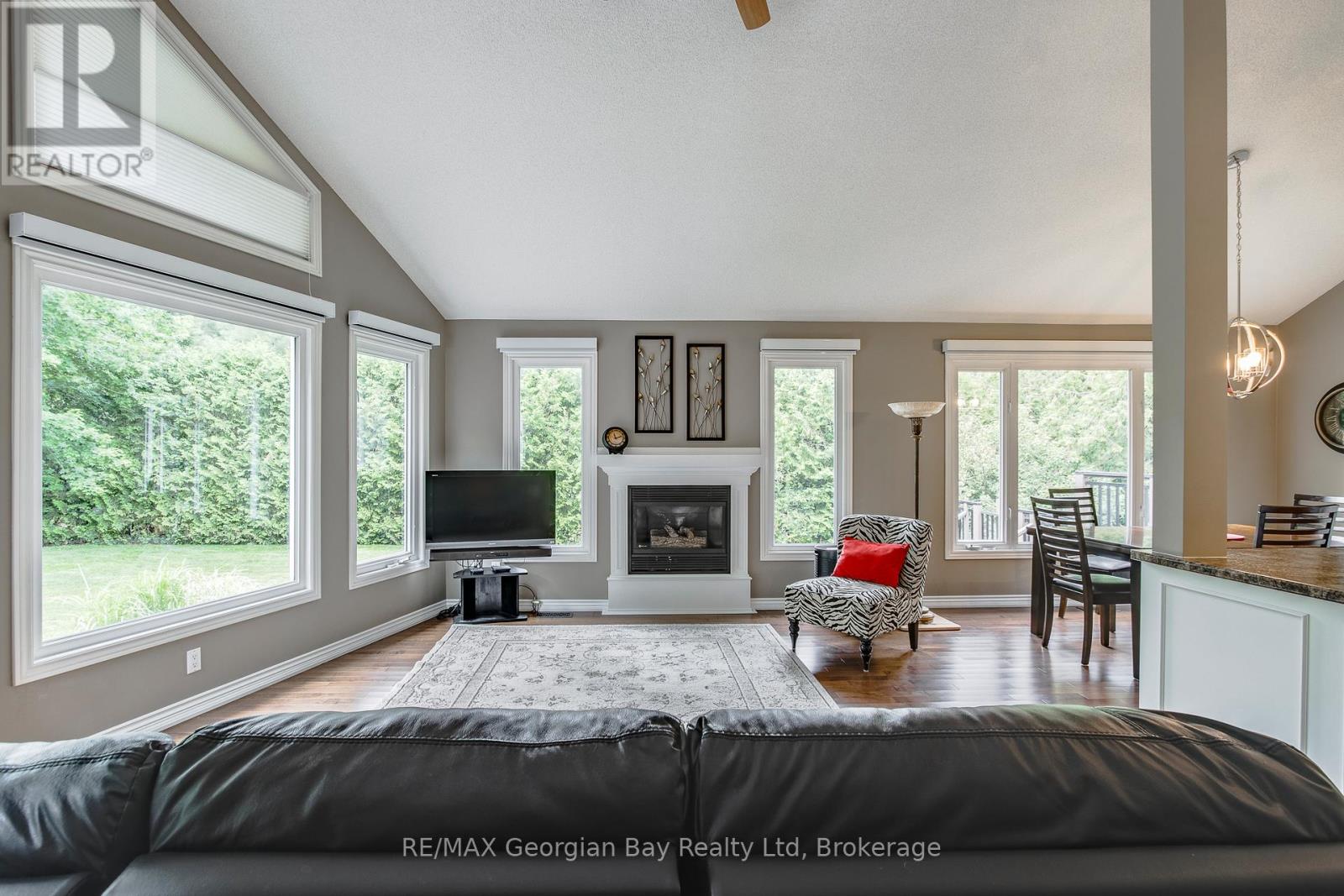 166 Albin Road, Tay, Ontario  L0K 2C0 - Photo 4 - S12241967