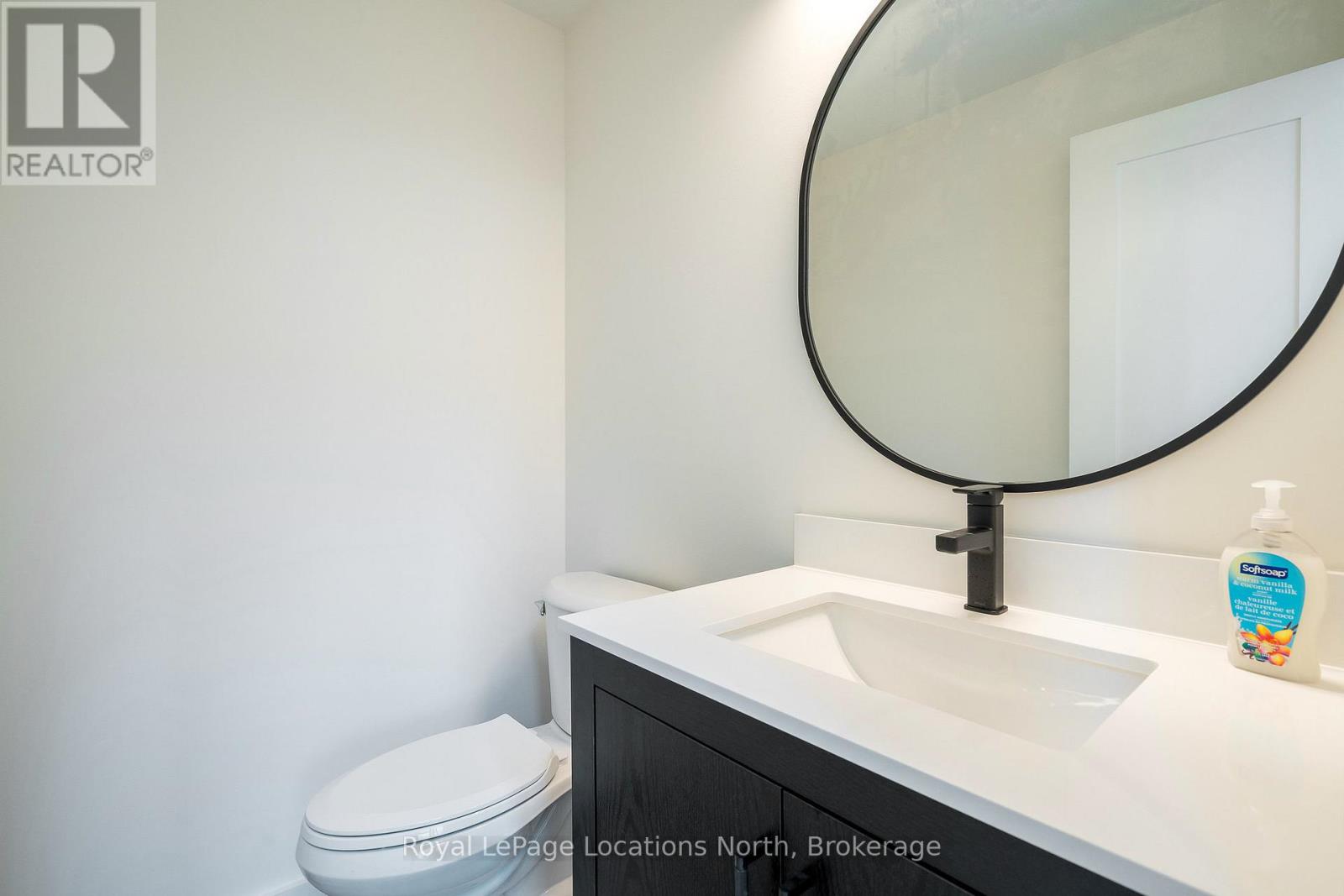 18 Melville Street, Clearview, Ontario  L9H 1Z8 - Photo 24 - S12242141