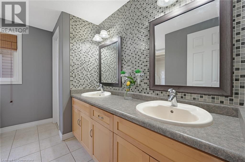 549 Langlaw Drive, Cambridge, Ontario  N1P 1H8 - Photo 23 - 40744596
