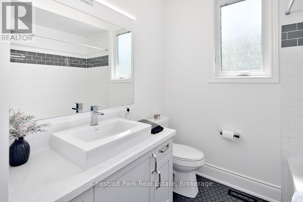 2237 Shore Lane, Wasaga Beach, Ontario  L9Y 2X7 - Photo 21 - S12242523