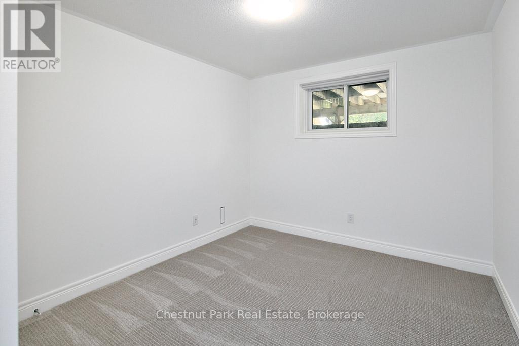 2237 Shore Lane, Wasaga Beach, Ontario  L9Y 2X7 - Photo 31 - S12242523
