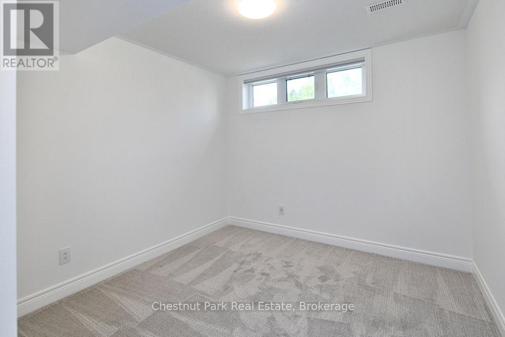 2237 Shore Lane, Wasaga Beach, Ontario  L9Y 2X7 - Photo 35 - S12242523