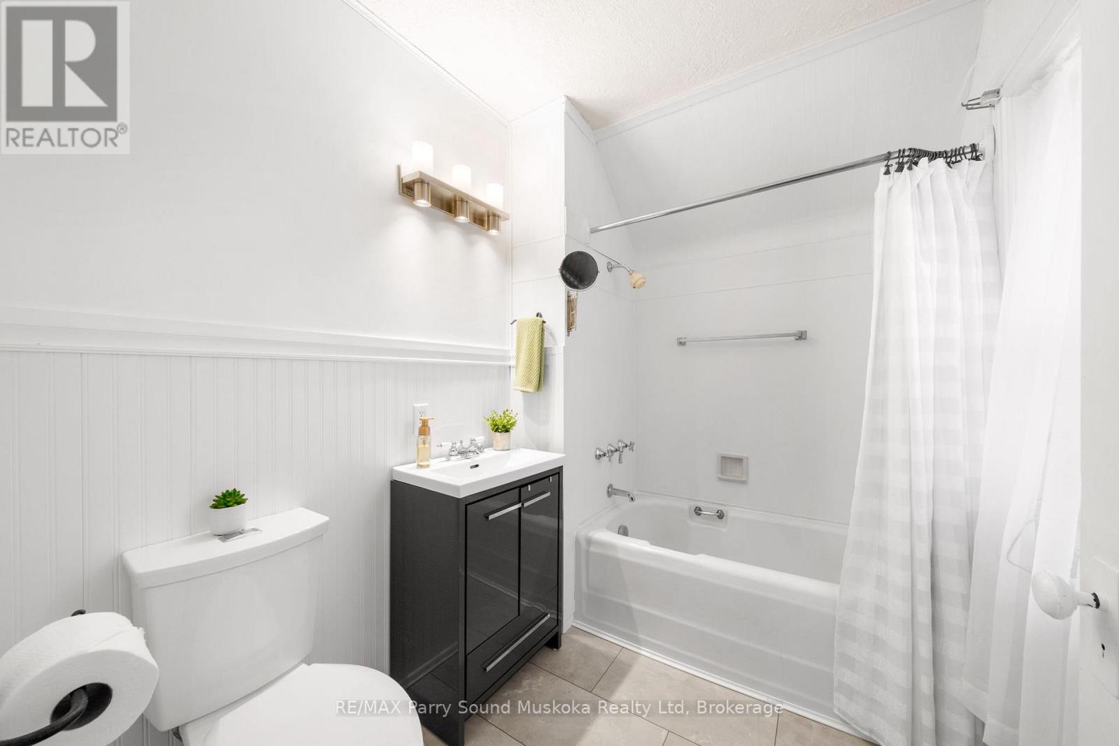 17 Waubeek Street, Parry Sound, Ontario  P2A 1B8 - Photo 36 - X12242567