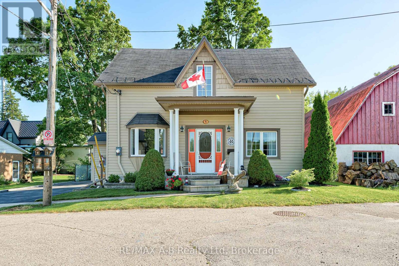 5 CRUICKSHANK STREET, Perth East, Ontario