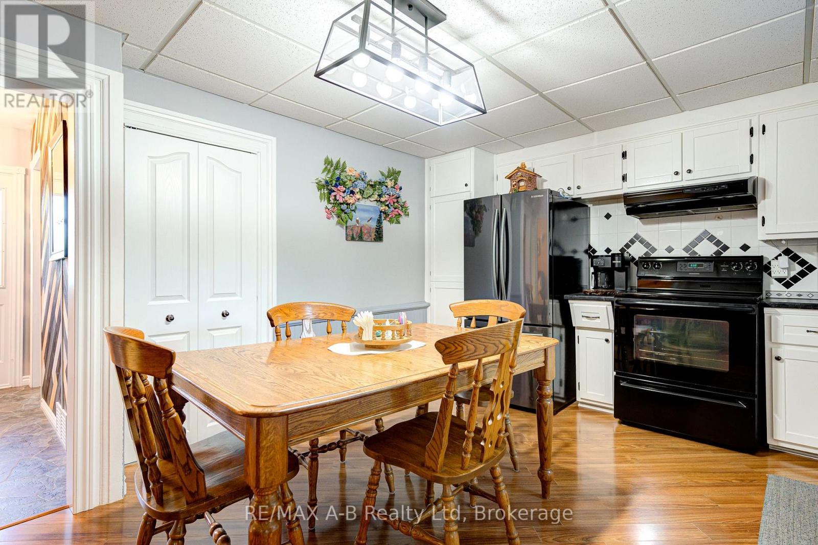 5 Cruickshank Street, Perth East, Ontario  N0K 1N0 - Photo 16 - X12242589