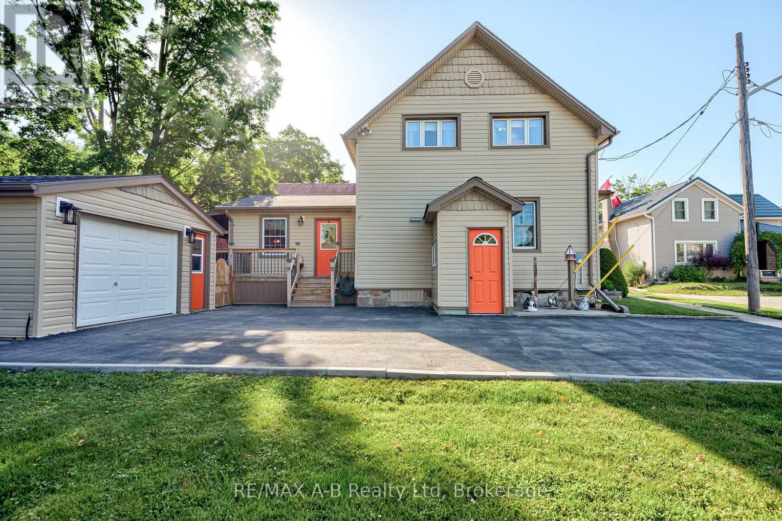 5 Cruickshank Street, Perth East, Ontario  N0K 1N0 - Photo 4 - X12242589