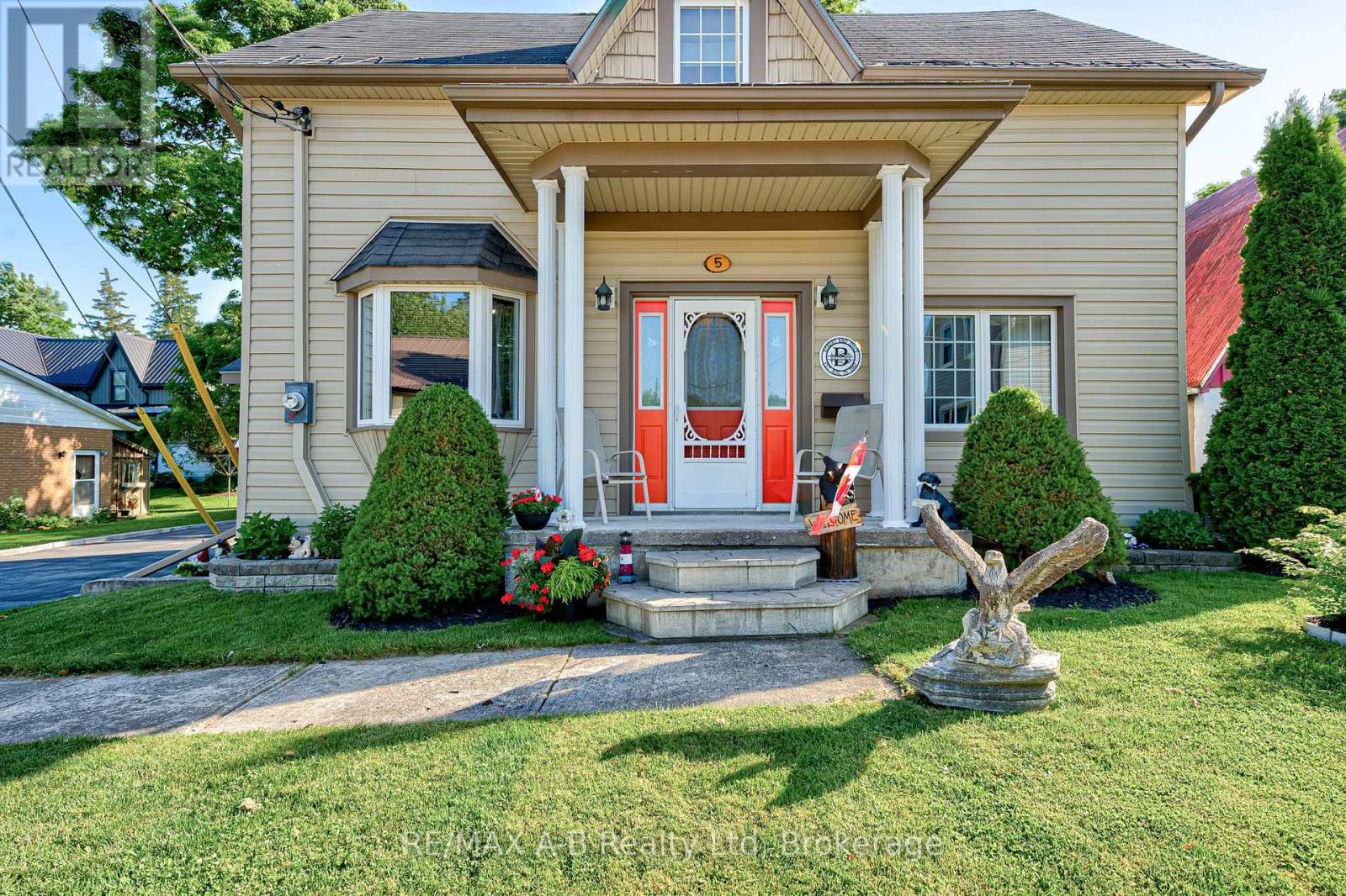 5 Cruickshank Street, Perth East, Ontario  N0K 1N0 - Photo 6 - X12242589