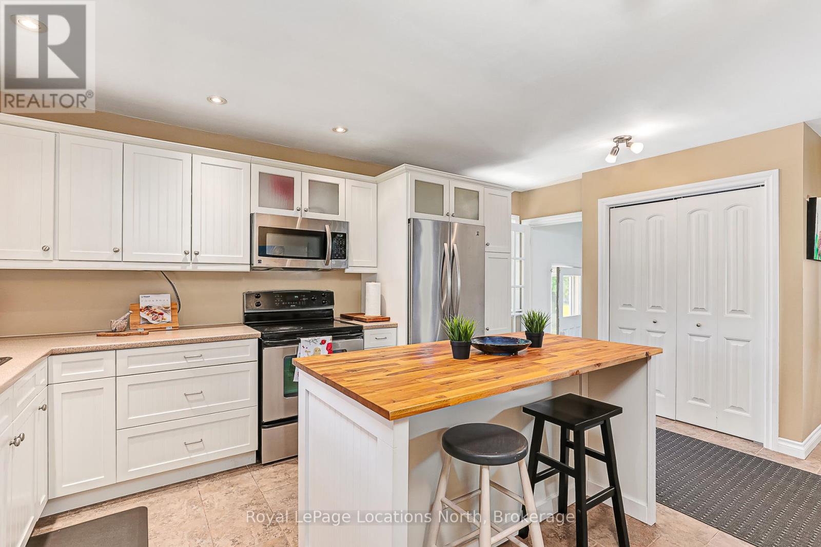207 Mccrea Drive, Clearview, Ontario  L0M 1S0 - Photo 7 - S12242611