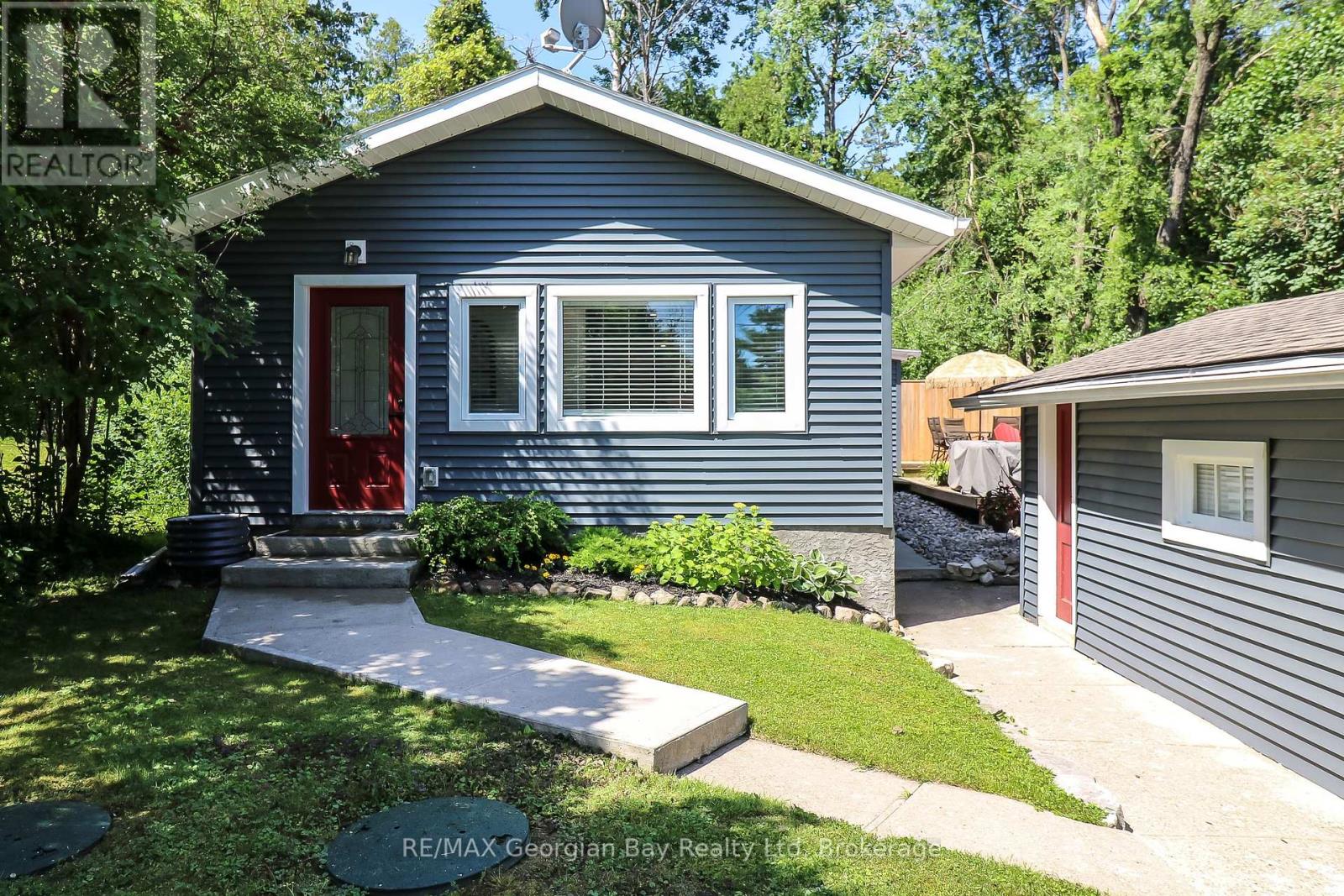 30 Oriole Street, Tay, Ontario  L0K 1R0 - Photo 3 - S12242674