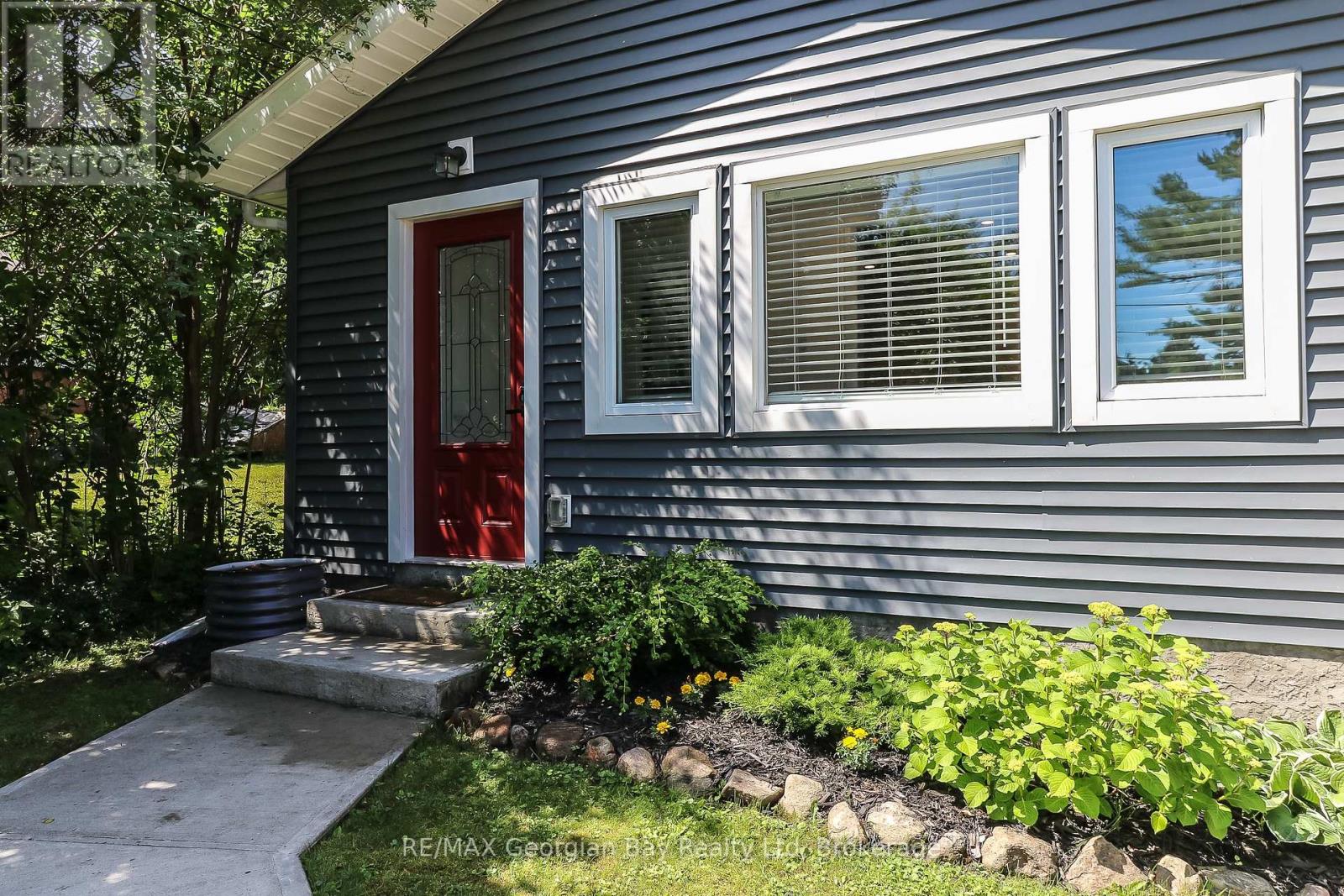 30 Oriole Street, Tay, Ontario  L0K 1R0 - Photo 4 - S12242674