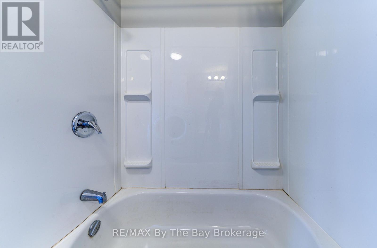 50 Georgian Glen Drive, Wasaga Beach, Ontario  L9Z 1K7 - Photo 10 - S12242738