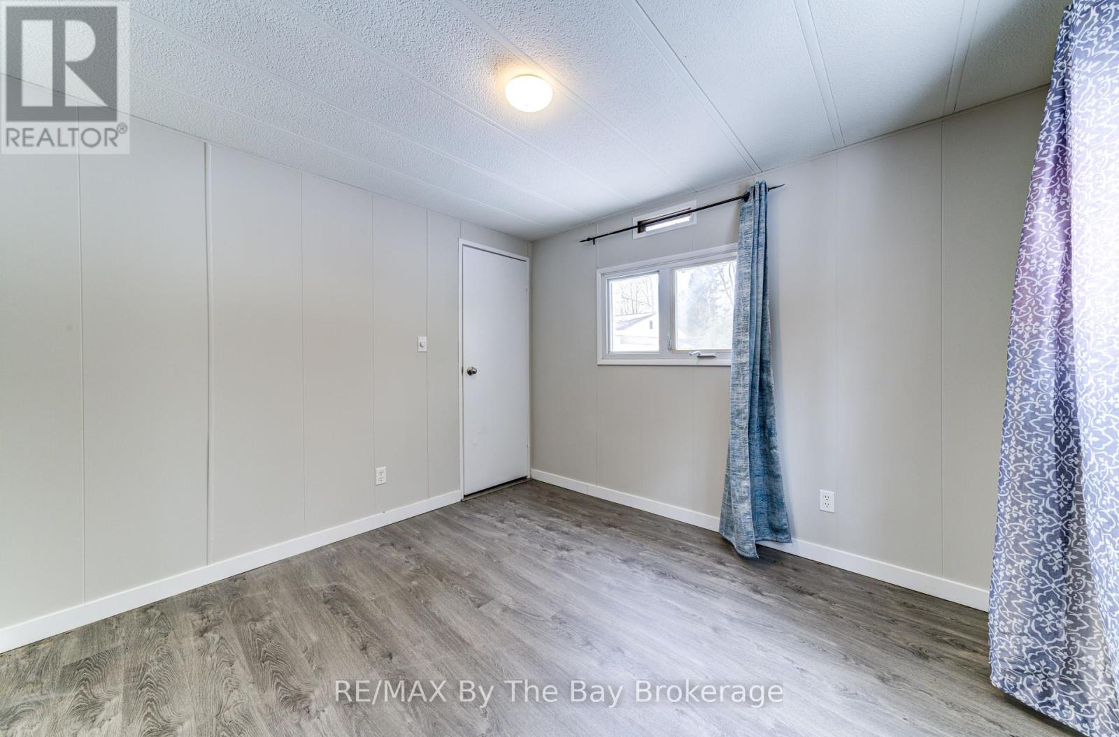 50 Georgian Glen Drive, Wasaga Beach, Ontario  L9Z 1K7 - Photo 12 - S12242738