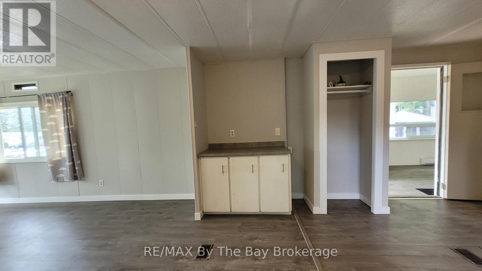 50 Georgian Glen Drive, Wasaga Beach, Ontario  L9Z 1K7 - Photo 20 - S12242738