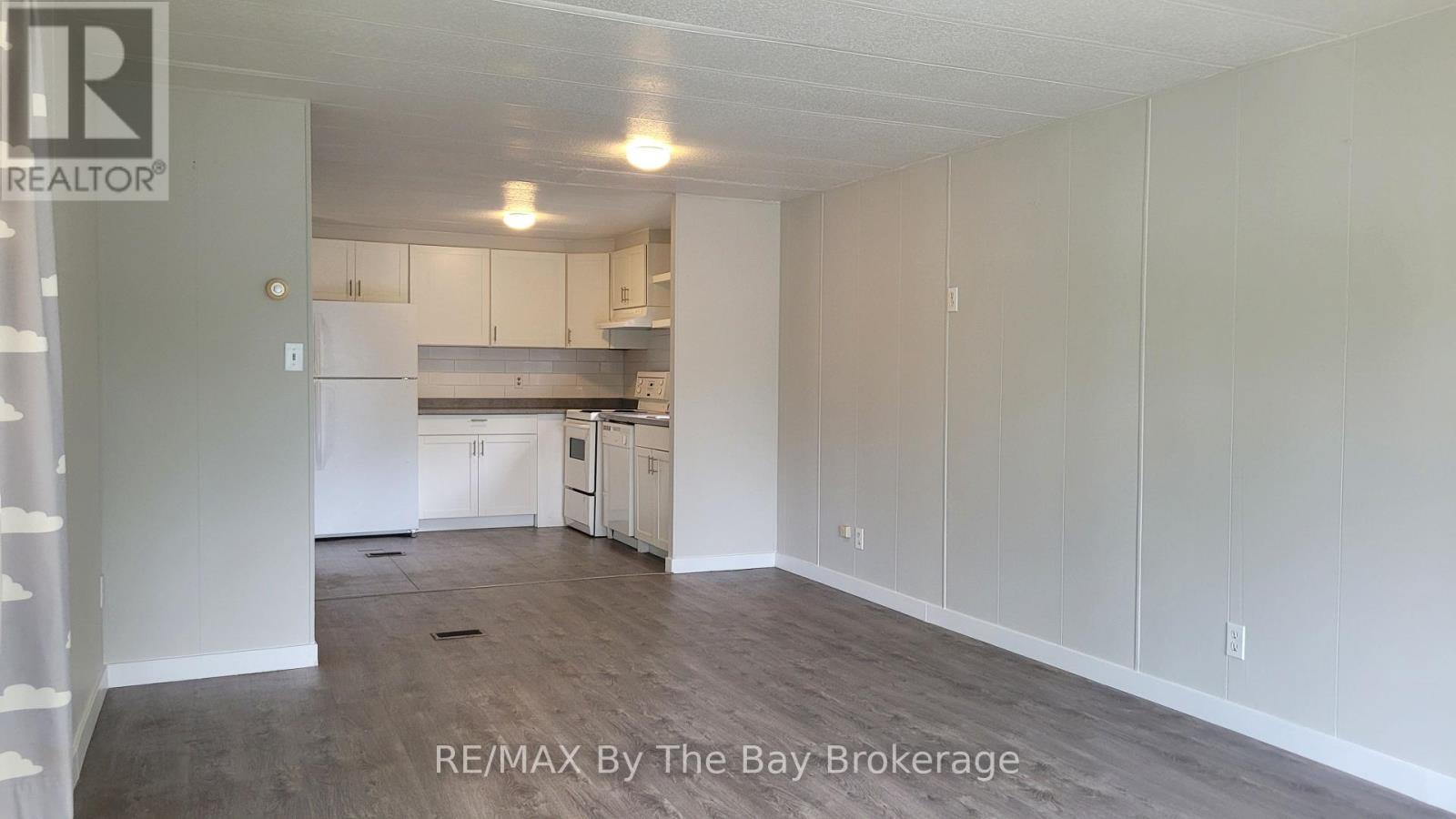 50 Georgian Glen Drive, Wasaga Beach, Ontario  L9Z 1K7 - Photo 21 - S12242738