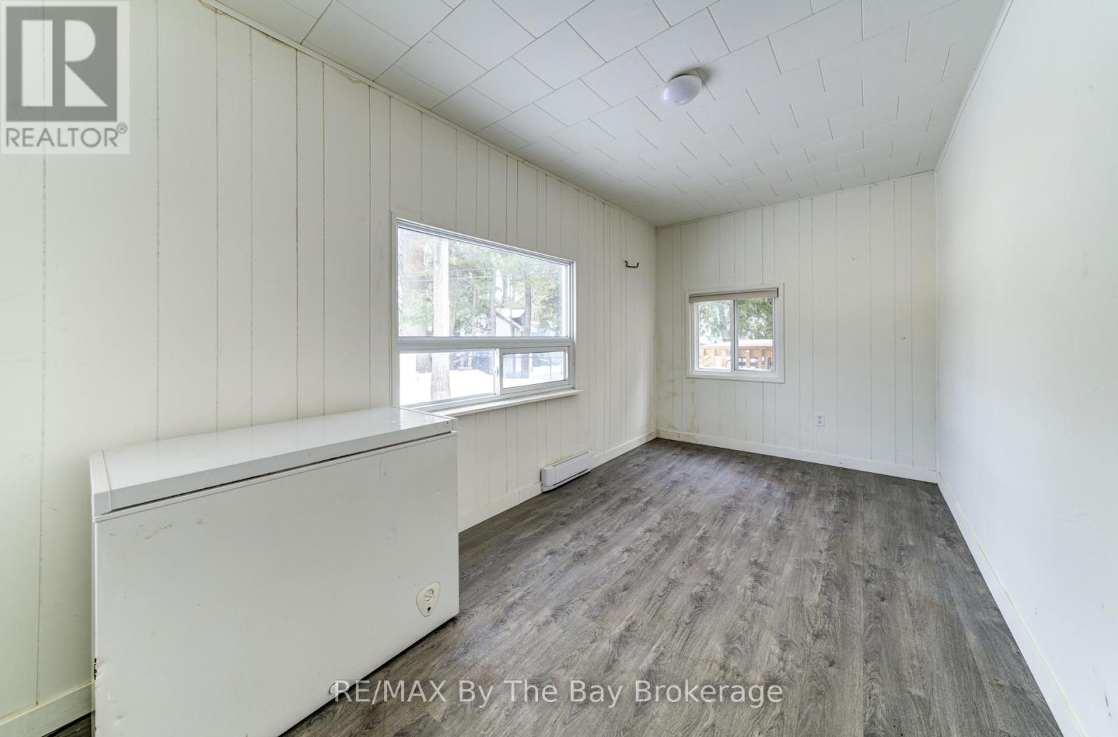 50 Georgian Glen Drive, Wasaga Beach, Ontario  L9Z 1K7 - Photo 9 - S12242738