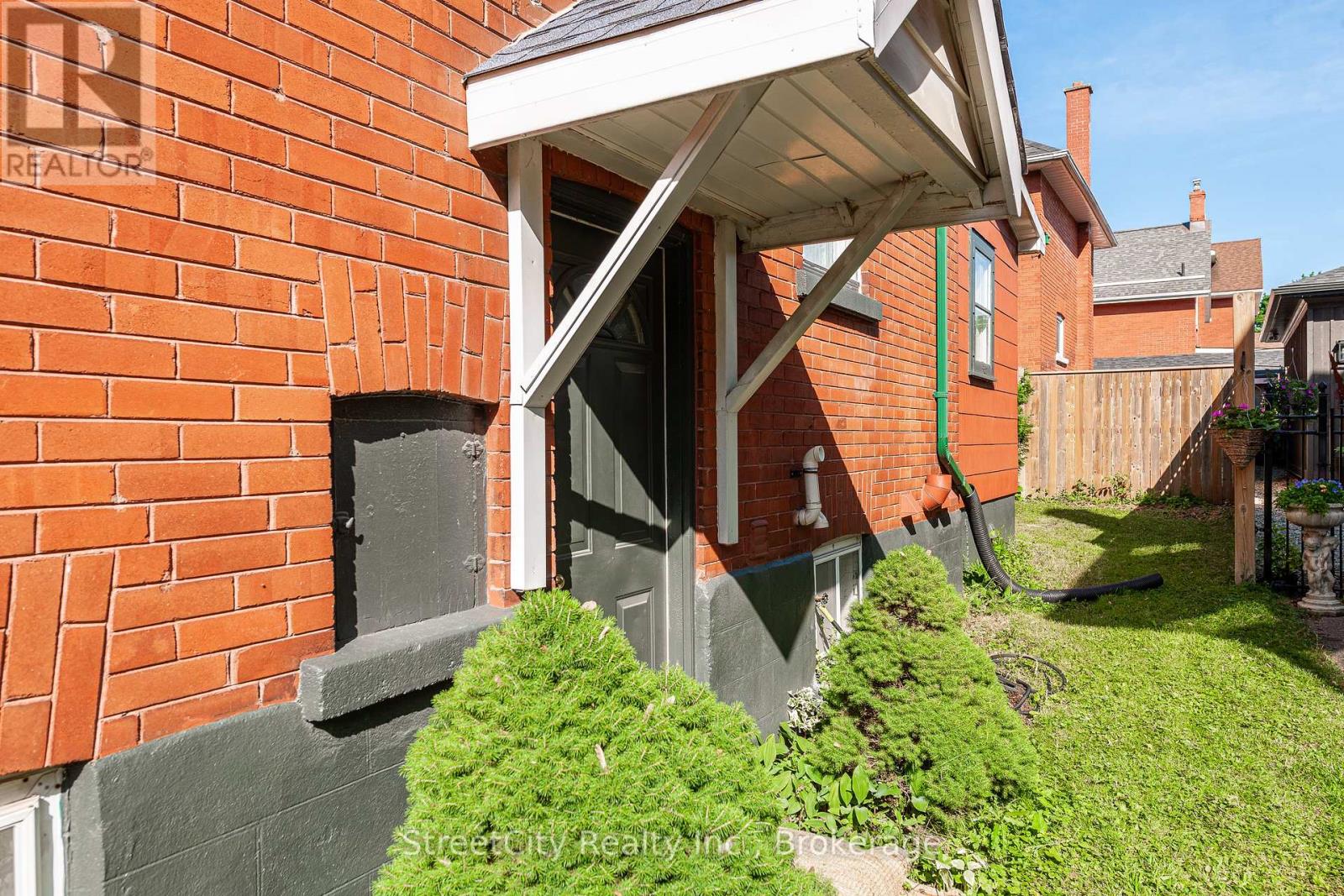 208 Birmingham Street, Stratford, Ontario  N5A 2T4 - Photo 41 - X12242723