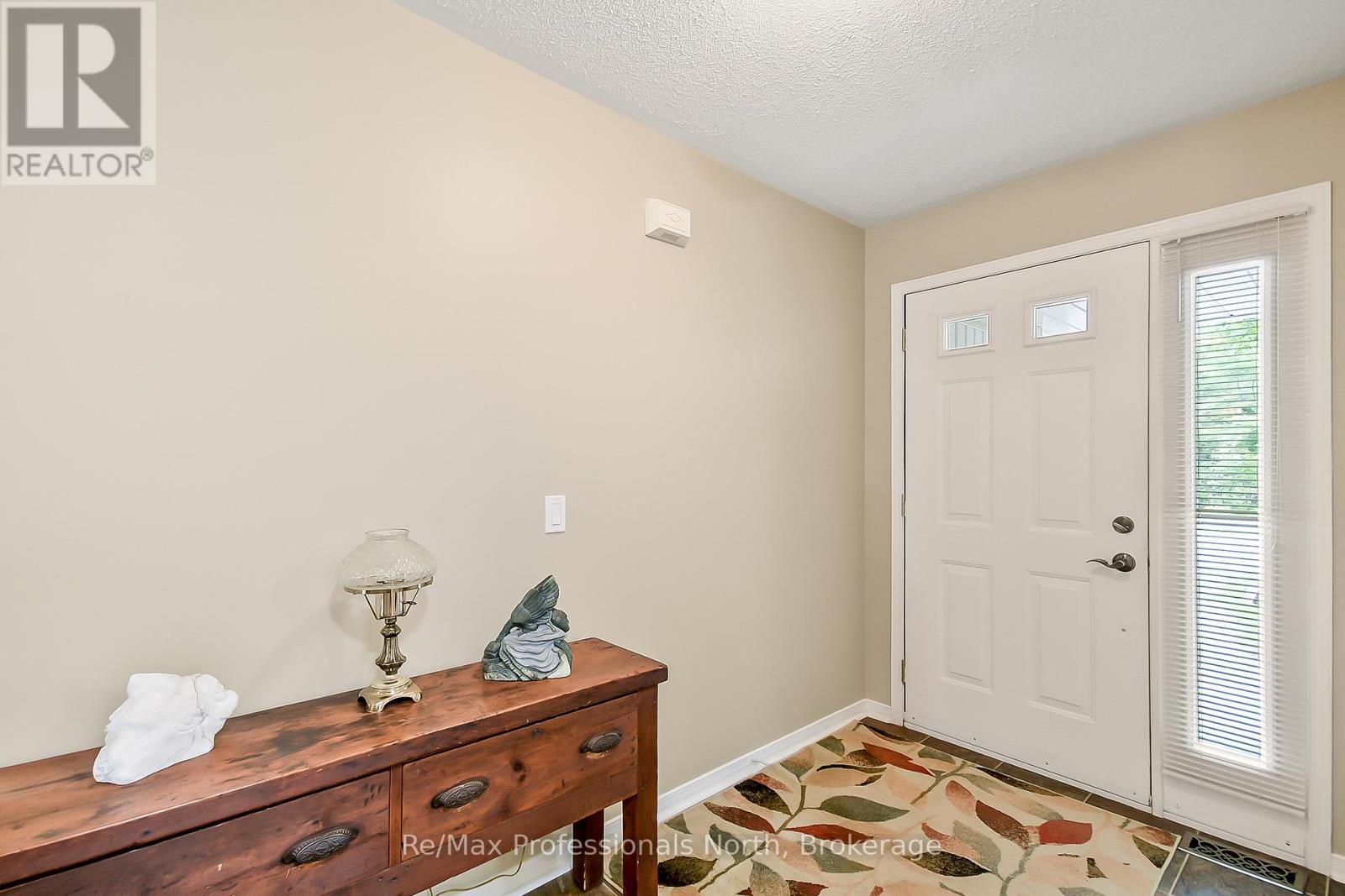 15 Pineridge Gate, Gravenhurst, Ontario  P1P 1Y4 - Photo 2 - X12242724