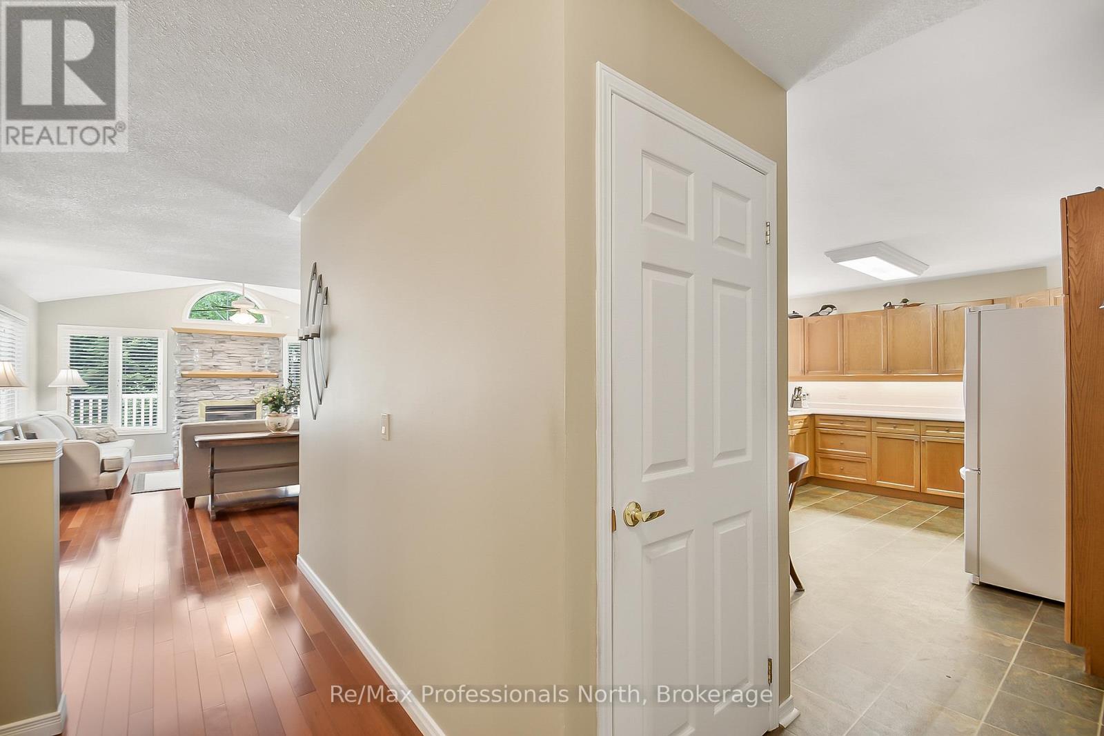 15 Pineridge Gate, Gravenhurst, Ontario  P1P 1Y4 - Photo 3 - X12242724