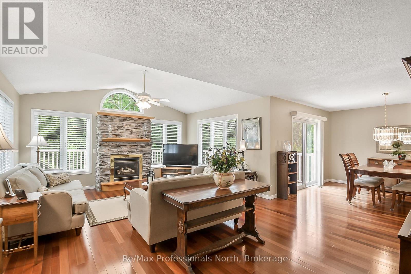 15 Pineridge Gate, Gravenhurst, Ontario  P1P 1Y4 - Photo 4 - X12242724
