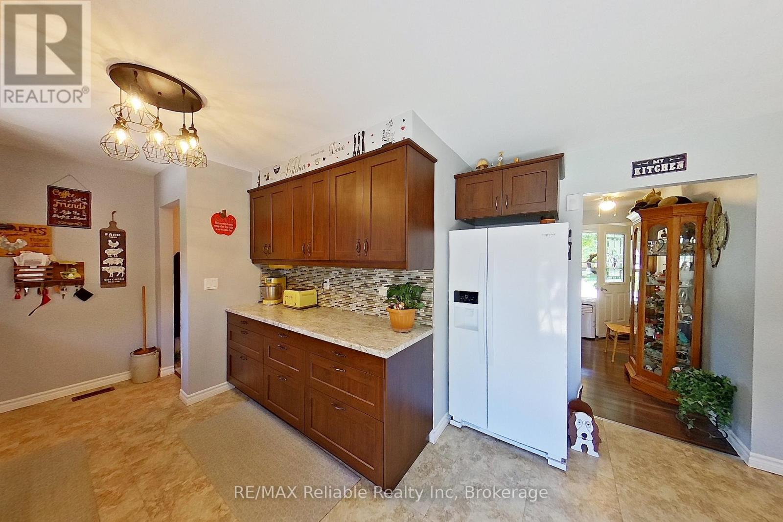 182 Jarvis Street S, Huron East, Ontario  N0K 1W0 - Photo 12 - X12242959