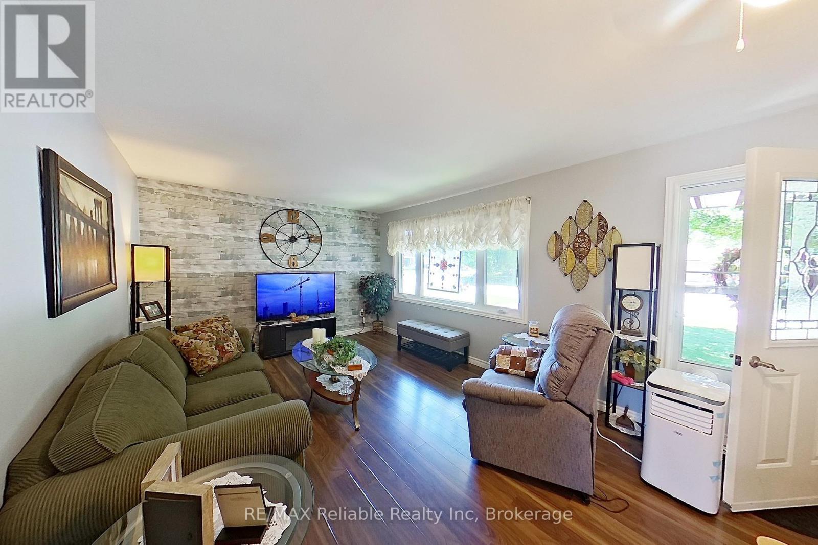182 Jarvis Street S, Huron East, Ontario  N0K 1W0 - Photo 14 - X12242959
