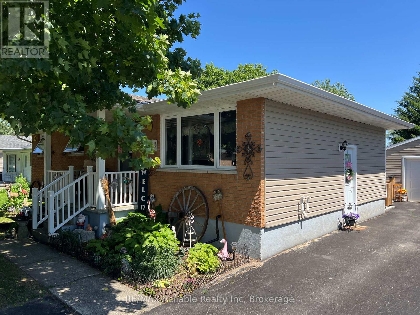 182 Jarvis Street S, Huron East, Ontario  N0K 1W0 - Photo 6 - X12242959