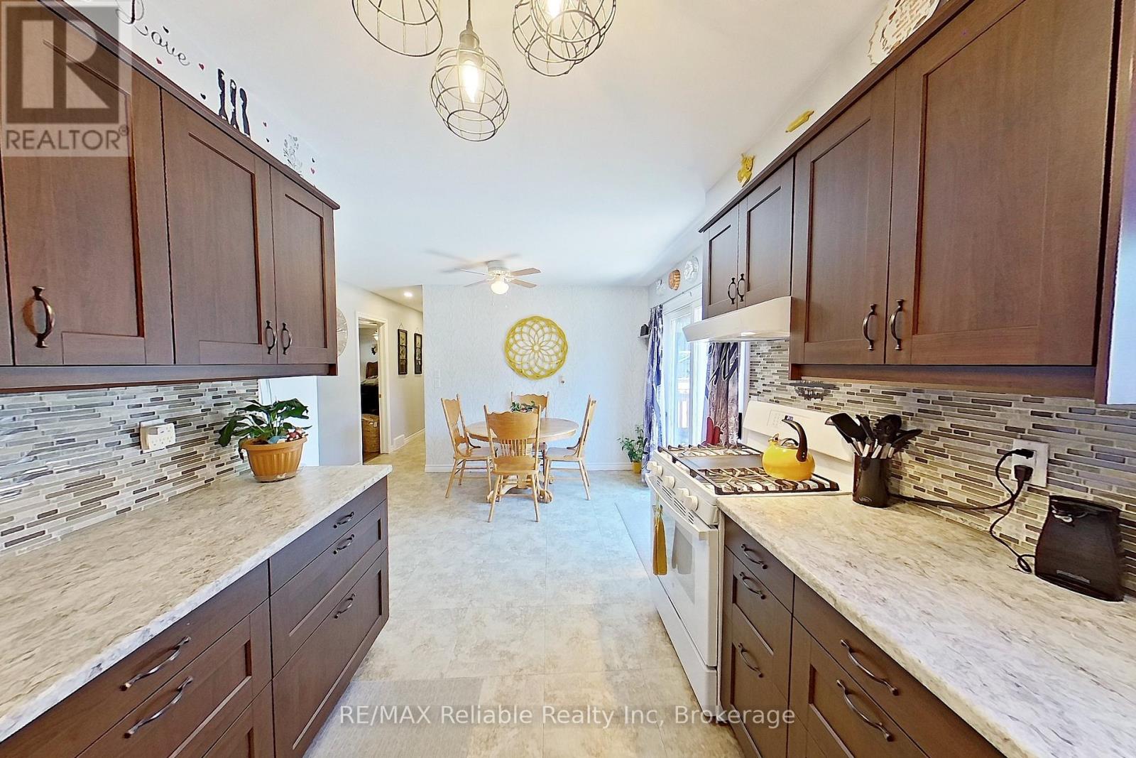 182 Jarvis Street S, Huron East, Ontario  N0K 1W0 - Photo 7 - X12242959