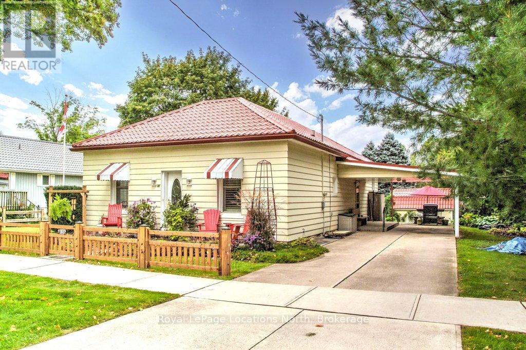 16 Alfred Street E, Blue Mountains, Ontario  N0H 2P0 - Photo 2 - X12243206