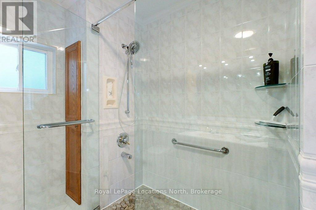 16 Alfred Street E, Blue Mountains, Ontario  N0H 2P0 - Photo 21 - X12243206