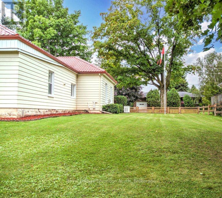 16 Alfred Street E, Blue Mountains, Ontario  N0H 2P0 - Photo 3 - X12243206