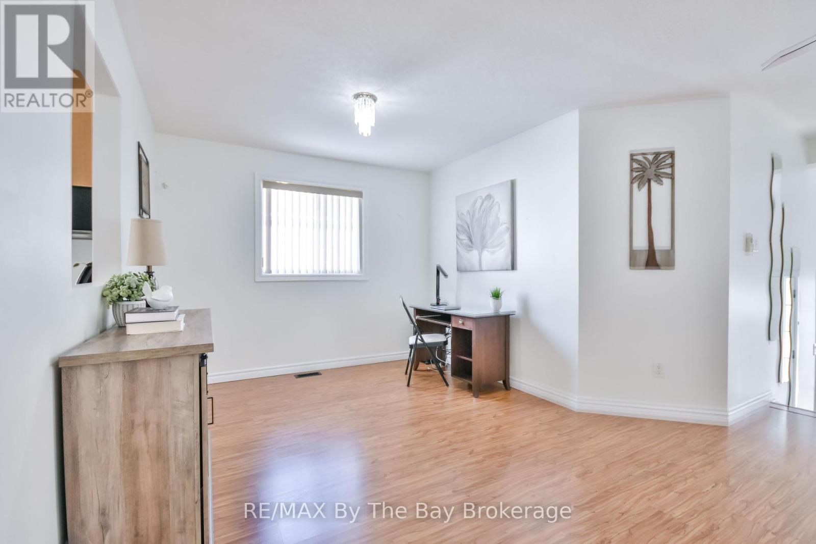 336 Robinson Road, Wasaga Beach, Ontario  L9Z 2Z1 - Photo 10 - S12243457