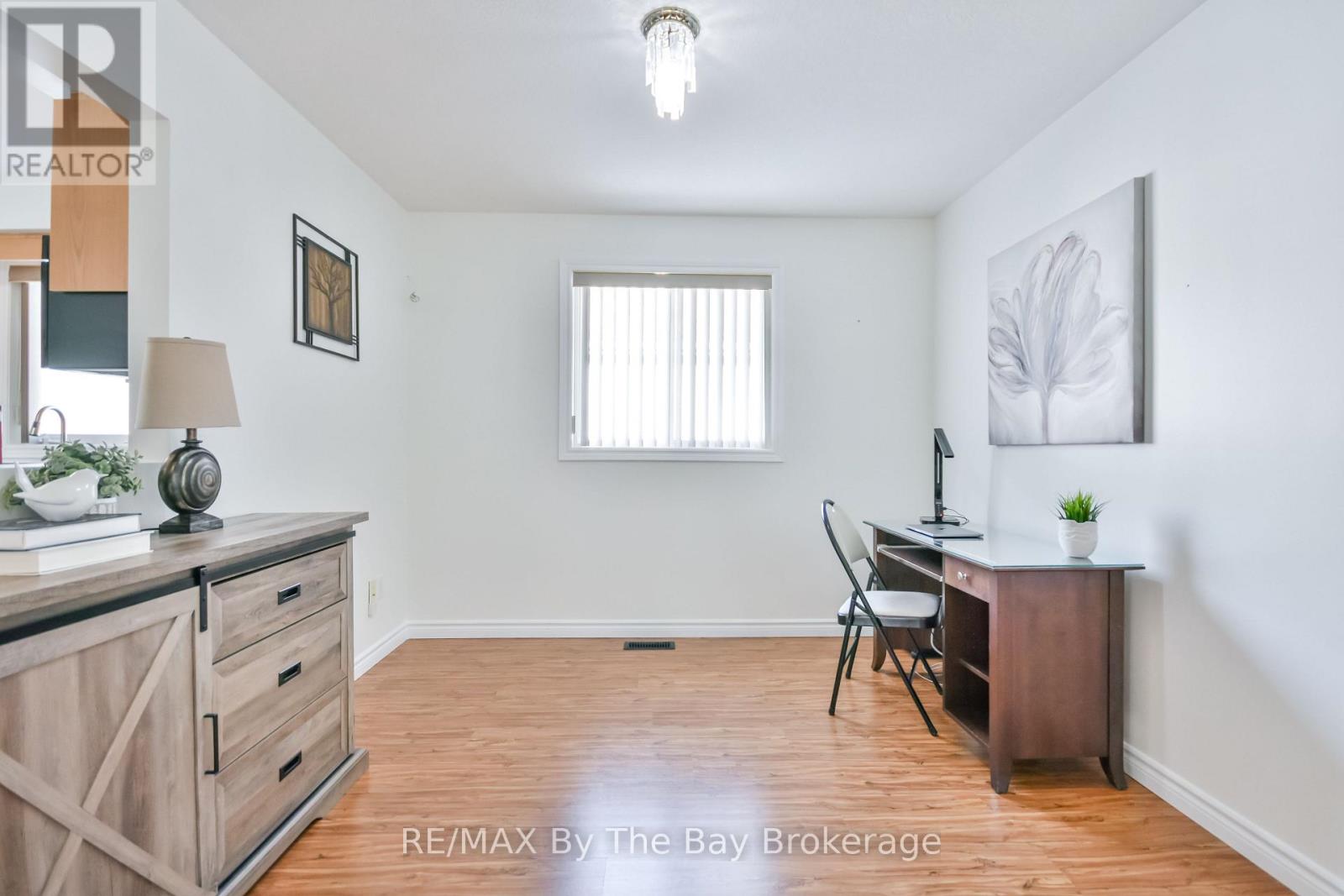 336 Robinson Road, Wasaga Beach, Ontario  L9Z 2Z1 - Photo 11 - S12243457